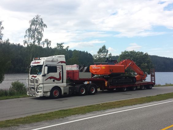 Transport av større gravemaskiner